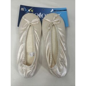Isotoner Signature Memory Foam Ballerina Slippers Cream Sm Size 5-6 Women's NWT